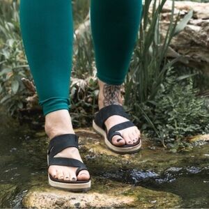 Merrell Juno Wrap Toe Loop Black Sandals